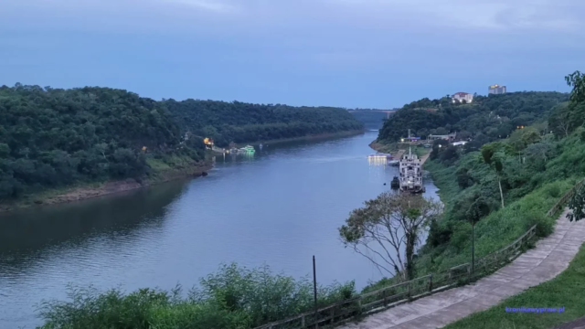 Tres Fronteres Argentyna- rzeka Iguazu Tres Fronteres Argentyna- rzeka Iguazu