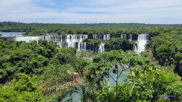 Brazylia wodospady Iguazu - widok na wodospady po stronie Argentyny Brazylia wodospady Iguazu