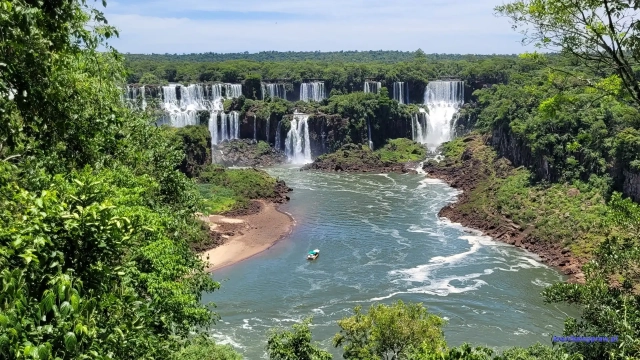 Brazylia wodospady Iguazu - widok na wodospady po stronie Argentyny Brazylia wodospady Iguazu