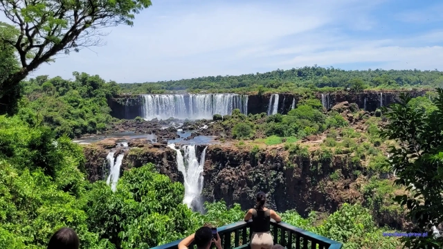 Brazylia wodospady Iguazu - widok na wodospady po stronie Argentyny Brazylia wodospady Iguazu
