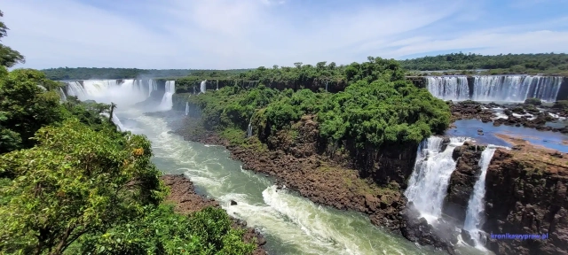 Brazylia wodospady Iguazu - widok na Gargante del Diablo Brazylia wodospady Iguazu - widok na Gargante del Diablo