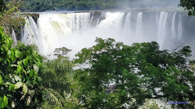 Brazylia wodospady Iguazu - widok na Gargante del Diablo Brazylia wodospady Iguazu - widok na Gargante del Diablo
