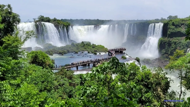 Brazylia wodospady Iguazu - widok na taras i Gargante del Diablo Brazylia wodospady Iguazu - widok na Gargante del Diablo