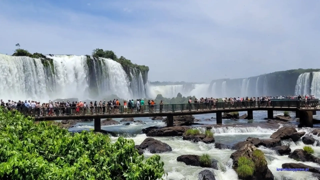 Brazylia wodospady Iguazu - widok na taras i Gargante del Diablo Brazylia wodospady Iguazu - widok na taras i Gargante del Diablo