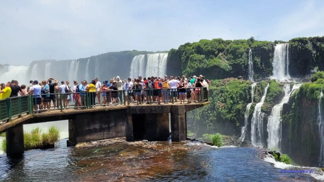 Brazylia wodospady Iguazu - widok na taras Brazylia wodospady Iguazu - widok na taras